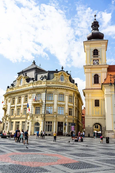 Eski Sibiu, Romanya 'da 2022' de dolaşan halk ve turistler