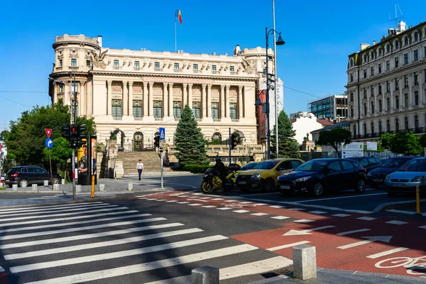 Romanya 'nın başkenti Bükreş' te sabah ve akşam araba trafiği, kirlilik, trafik sıkışıklığı