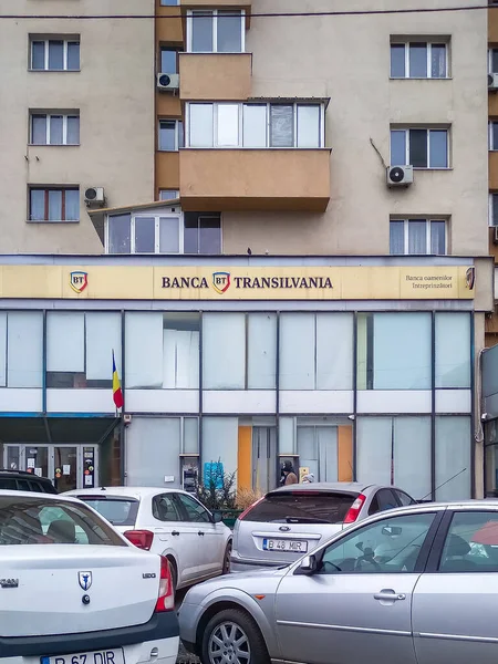 Romanya 'nın başkenti Bükreş' te sabah ve akşam araba trafiği, kirlilik, trafik sıkışıklığı