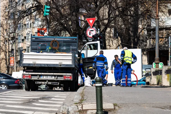 Romanya 'nın başkenti Bükreş' te sabah ve akşam araba trafiği, kirlilik, trafik sıkışıklığı