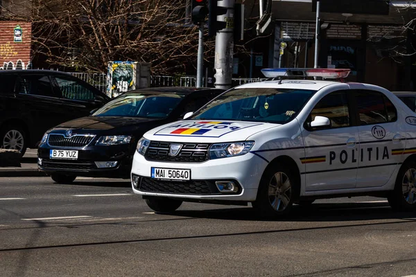 Romanya 'nın başkenti Bükreş' te sabah ve akşam araba trafiği, kirlilik, trafik sıkışıklığı