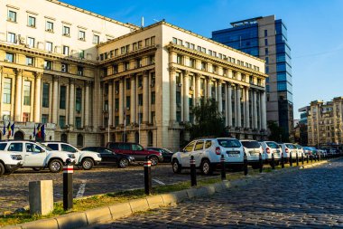 Romanya 'nın başkenti Bükreş' te sabah ve akşam araba trafiği, kirlilik, trafik sıkışıklığı
