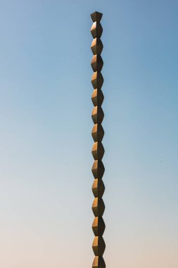 Sonsuz Sütun (Sonsuz ya da Coloana Infinitului) Constantin Brancusi tarafından yapıldı