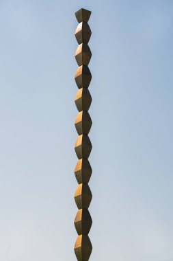 Sonsuz Sütun (Sonsuz ya da Coloana Infinitului) Constantin Brancusi tarafından yapıldı