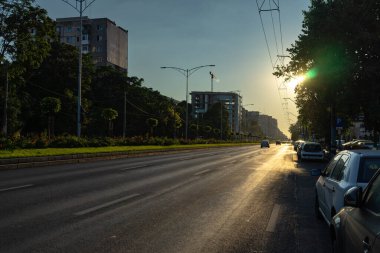 Romanya 'nın başkenti Bükreş' te sabah ve akşam araba trafiği, kirlilik, trafik sıkışıklığı