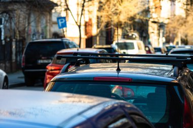 Romanya 'nın başkenti Bükreş' te sabah ve akşam araba trafiği, kirlilik, trafik sıkışıklığı