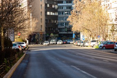 Romanya 'nın başkenti Bükreş' te sabah ve akşam araba trafiği, kirlilik, trafik sıkışıklığı