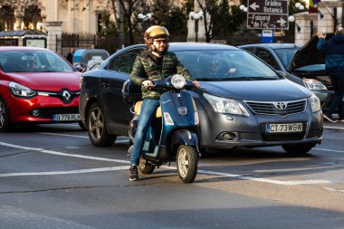 Romanya 'nın başkenti Bükreş' te sabah ve akşam araba trafiği, kirlilik, trafik sıkışıklığı