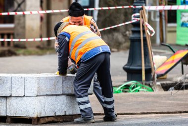 Romanya 'nın Bükreş kentinde inşaat işçileri, 2021