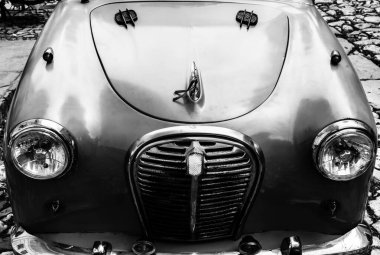 Havana, Küba 'da 2022' de özel taksi olarak kullanılan klasik Amerikan arabası.