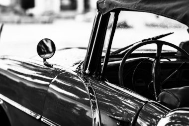 Havana, Küba 'da 2022' de özel taksi olarak kullanılan klasik Amerikan arabası.