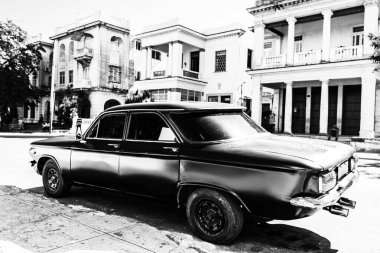 Havana, Küba 'da 2022' de özel taksi olarak kullanılan klasik Amerikan arabası.