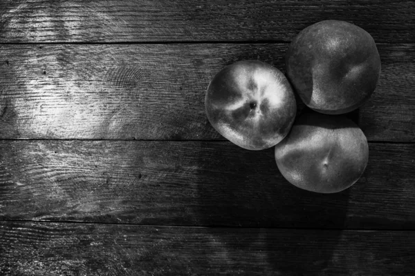 Pêches Fraîches Juteuses Sur Table Bois Rustique — Photo