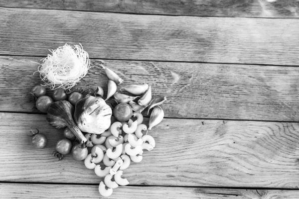 Ingredienti Della Pasta Sul Tavolo Legno Pomodoro Ciliegia Cipolla Aglio — Foto Stock