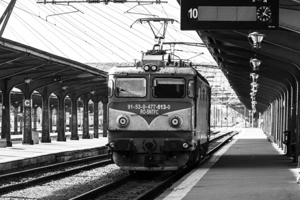 Τρένο Στο Βόρειο Σιδηροδρομικό Σταθμό Του Βουκουρεστίου Gara Nord Βουκουρέστι — Φωτογραφία Αρχείου