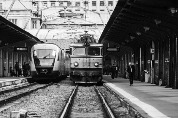 Tåg Vid Bukarests Norra Järnvägsstation Gara Nord Bukarest Rumänien 2022 — Stockfoto