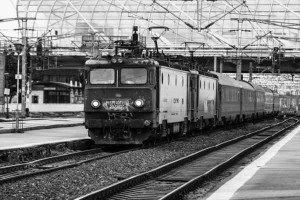 Vonat Bukarest Északi Pályaudvarán Gara Nord Bukarest Románia 2022 — Stock Fotó