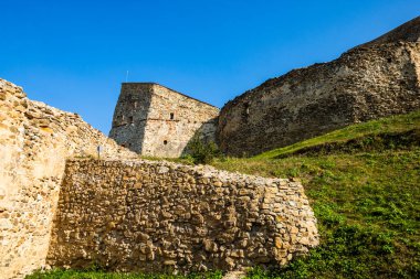 Romanya 'nın Transilvanya kentindeki ünlü Rupea kalesi. Rupa Kalesi (Cetatea Rupea)