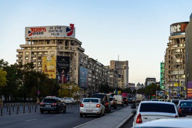 Romanya 'nın başkenti Bükreş' te sabah ve akşam araba trafiği, kirlilik, trafik sıkışıklığı