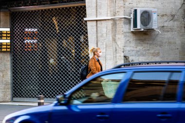 Romanya 'nın başkenti Bükreş' te sabah ve akşam araba trafiği, kirlilik, trafik sıkışıklığı