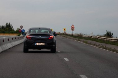 Romanya 'nın başkenti Bükreş' te sabah ve akşam araba trafiği, kirlilik, trafik sıkışıklığı