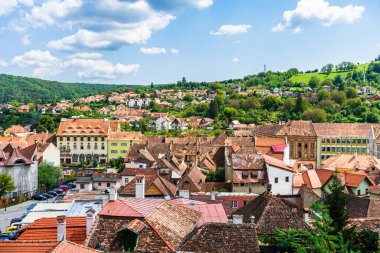 Transilvanya 'nın eski Sighisoara kasabasının panoramik manzarası