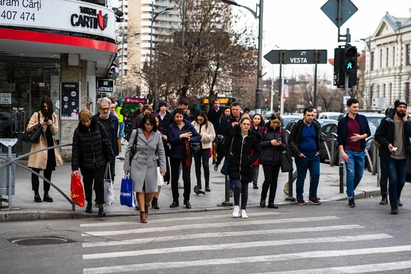 People Tourists Wander Streets Bucharest Old Town Romania 2022 — Foto de Stock