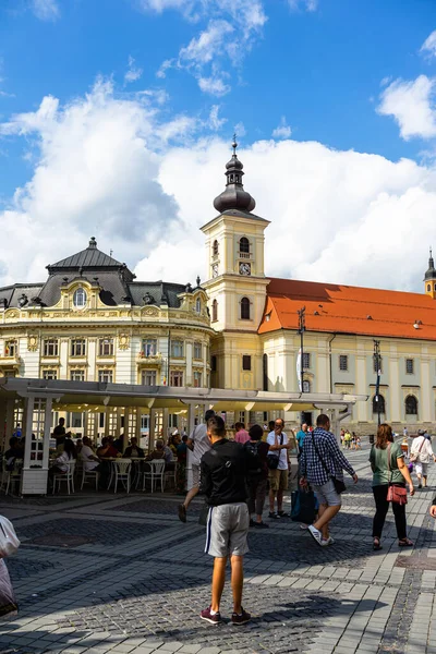 People Tourists Wandering Streets Old Town Sibiu Romania 2022 — Fotografia de Stock