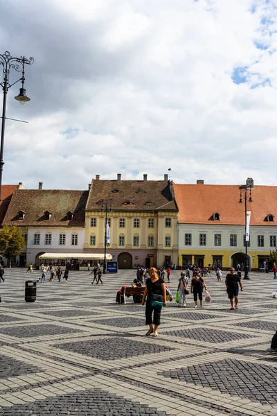 People Tourists Wandering Streets Old Town Sibiu Romania 2022 — Stok fotoğraf