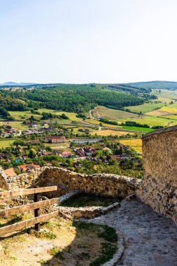 Romanya 'nın Transilvanya kentindeki ünlü Rupea kalesi. Rupa Kalesi (Cetatea Rupea)