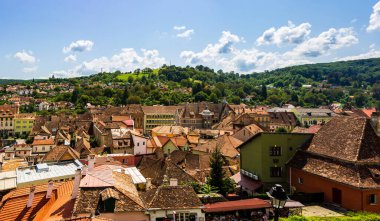 Transilvanya 'nın eski Sighisoara kasabasının panoramik manzarası