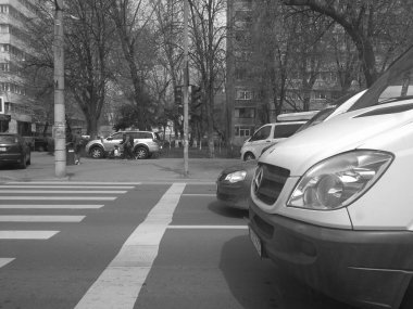 Romanya 'nın Bükreş kentinde araba trafiği, kirlilik ve trafik sıkışıklığı, 2022