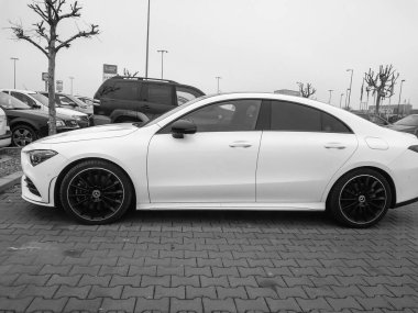 Romanya 'nın Bükreş kentinde araba trafiği, kirlilik ve trafik sıkışıklığı, 2022