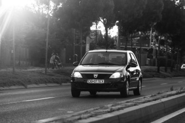 Romanya 'nın Bükreş kentinde araba trafiği, kirlilik ve trafik sıkışıklığı, 2022