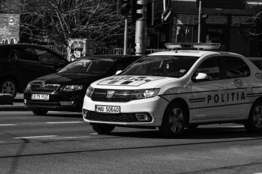 Romanya 'nın Bükreş kentinde araba trafiği, kirlilik ve trafik sıkışıklığı, 2022