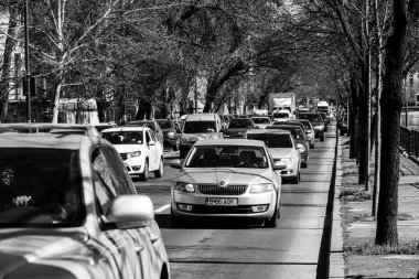 Romanya 'nın Bükreş kentinde araba trafiği, kirlilik ve trafik sıkışıklığı, 2022