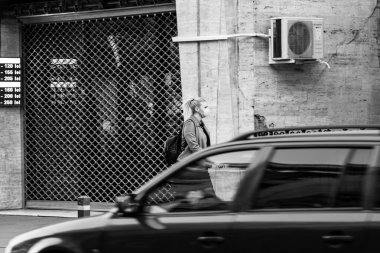 Romanya 'nın Bükreş kentinde araba trafiği, kirlilik ve trafik sıkışıklığı, 2022