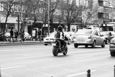 Romanya 'nın Bükreş kentinde araba trafiği, kirlilik ve trafik sıkışıklığı, 2022