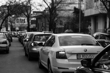 Romanya 'nın Bükreş kentinde araba trafiği, kirlilik ve trafik sıkışıklığı, 2022