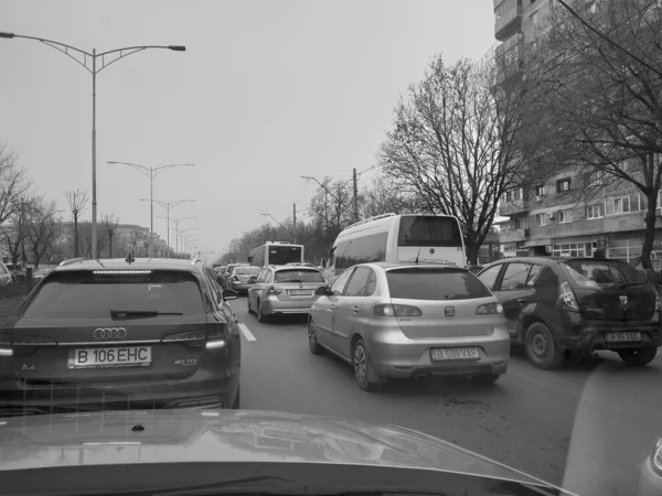 Romanya Nın Bükreş Kentinde Araba Trafiği Kirlilik Trafik Sıkışıklığı 2022 — Stok fotoğraf