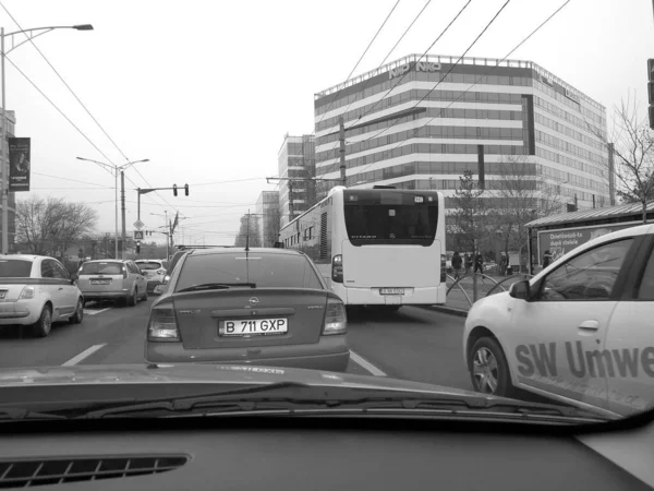 Romanya Nın Bükreş Kentinde Araba Trafiği Kirlilik Trafik Sıkışıklığı 2022 — Stok fotoğraf