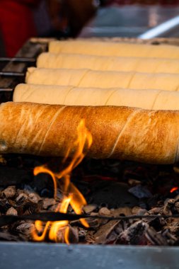 Kurtos Kolacs (Krtskalcs). Geleneksel Macar pastası, şekerli, ballı ve fındıklı..