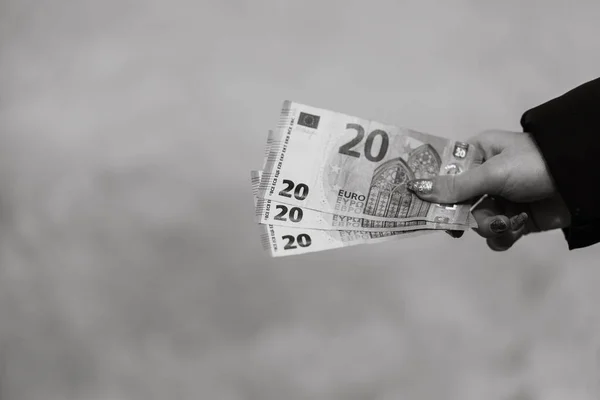 Mulher Mão Segurando Dando Dinheiro Como Suborno Dicas Conceito Moeda — Fotografia de Stock