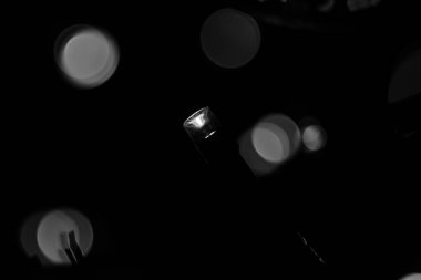 Noel süsleri ve bulanık ışıklar.