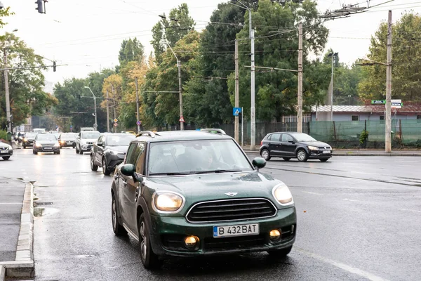 Κυκλοφορία Ώρα Αιχμής Ρύπανση Αυτοκινήτων Κυκλοφοριακή Συμφόρηση Στο Βουκουρέστι Ρουμανία — Φωτογραφία Αρχείου