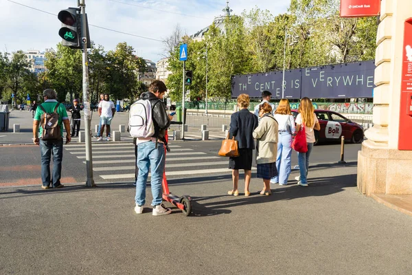 Personas Turistas Caminando Bucarest Old Town Rumania 2022 — Foto de Stock