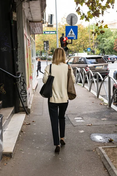 Personas Turistas Caminando Bucarest Old Town Rumania 2022 — Foto de Stock