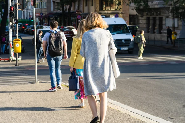 Personas Turistas Caminando Bucarest Old Town Rumania 2022 — Foto de Stock