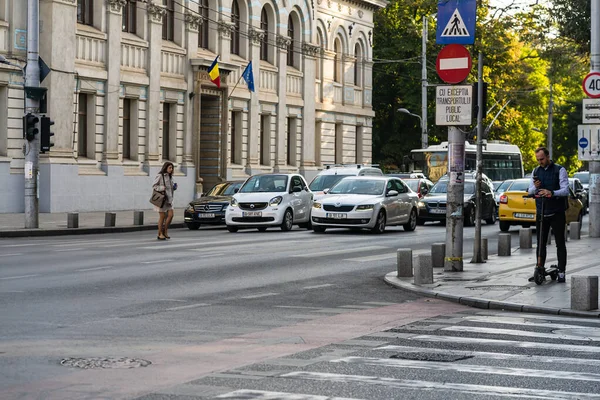 Mensen Toeristen Wandelen Boekarest Oude Stad Roemenië 2022 — Stockfoto