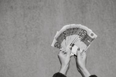 Euro banknotları. Enflasyon, harcamalar ve gelir. EURO para biriminde finans ve tasarruflar